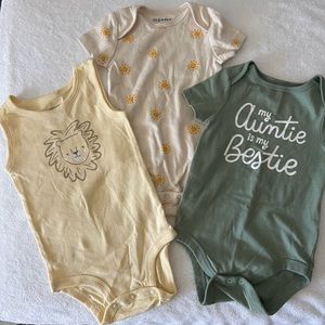 Infant Onesie Set gender neutral 6m-9m